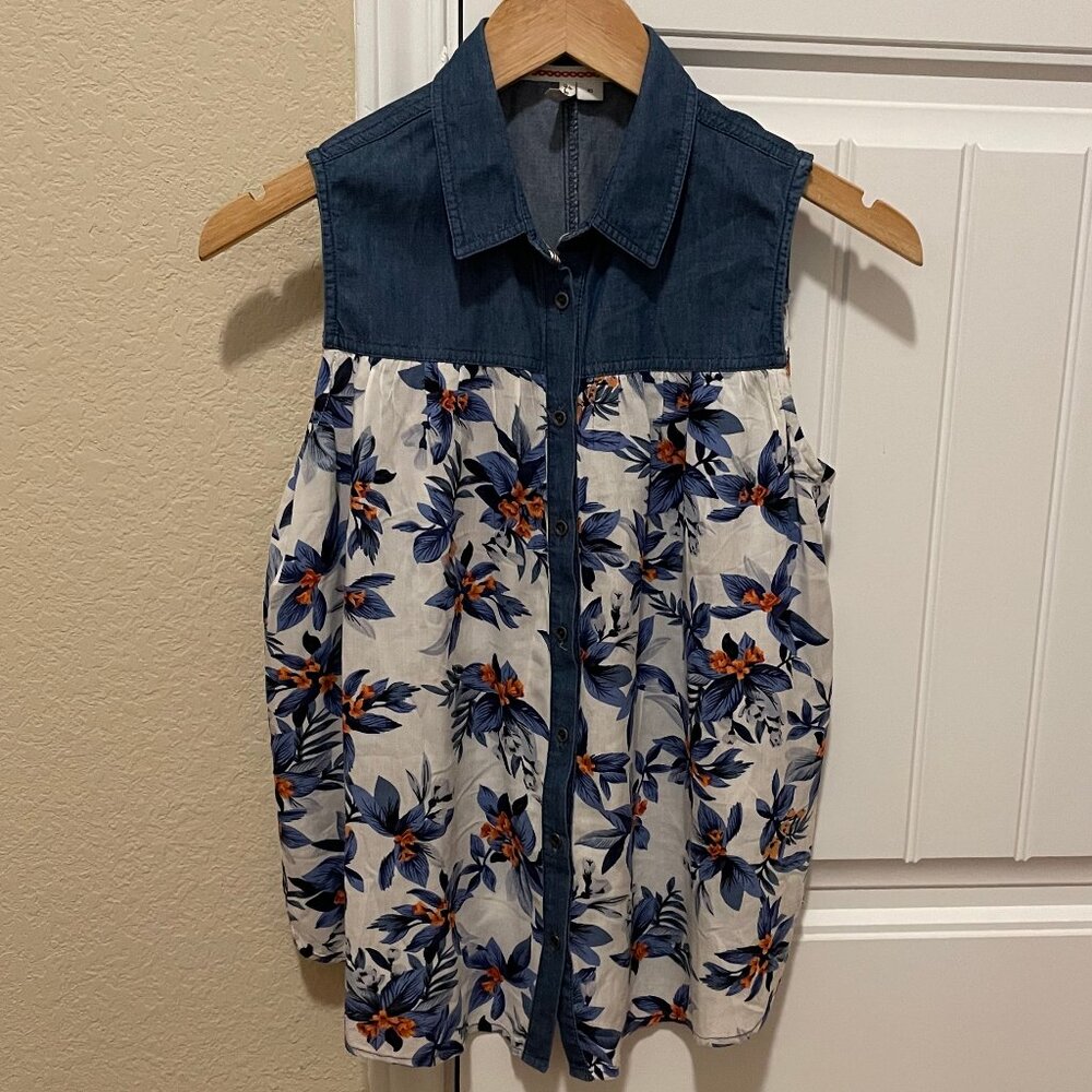 Lee Cooper sleeveless shirt, size XS, like new